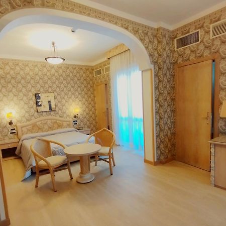 Hotel Promenade Montesilvano Marina Екстериор снимка