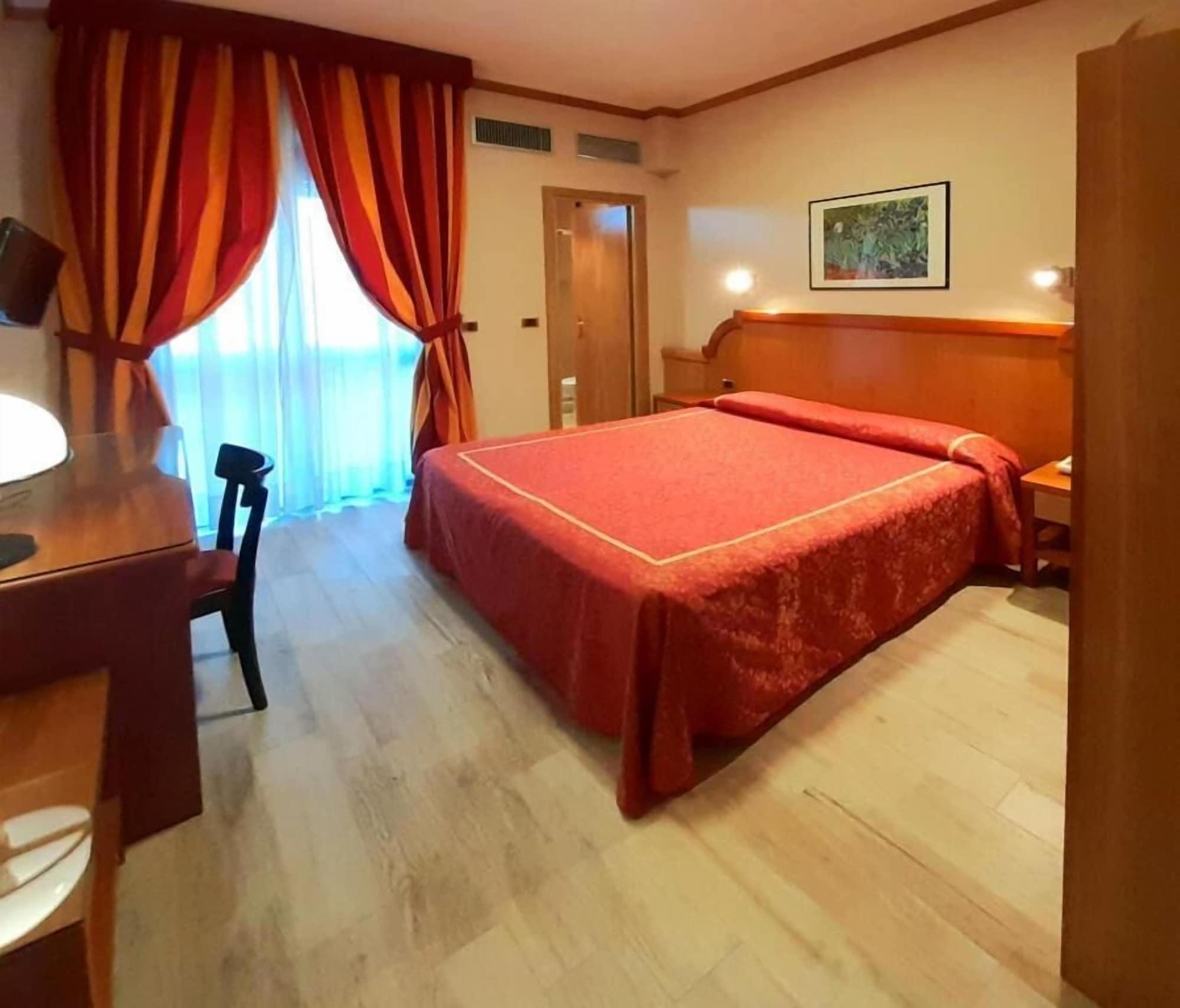 Hotel Promenade Montesilvano Marina Екстериор снимка