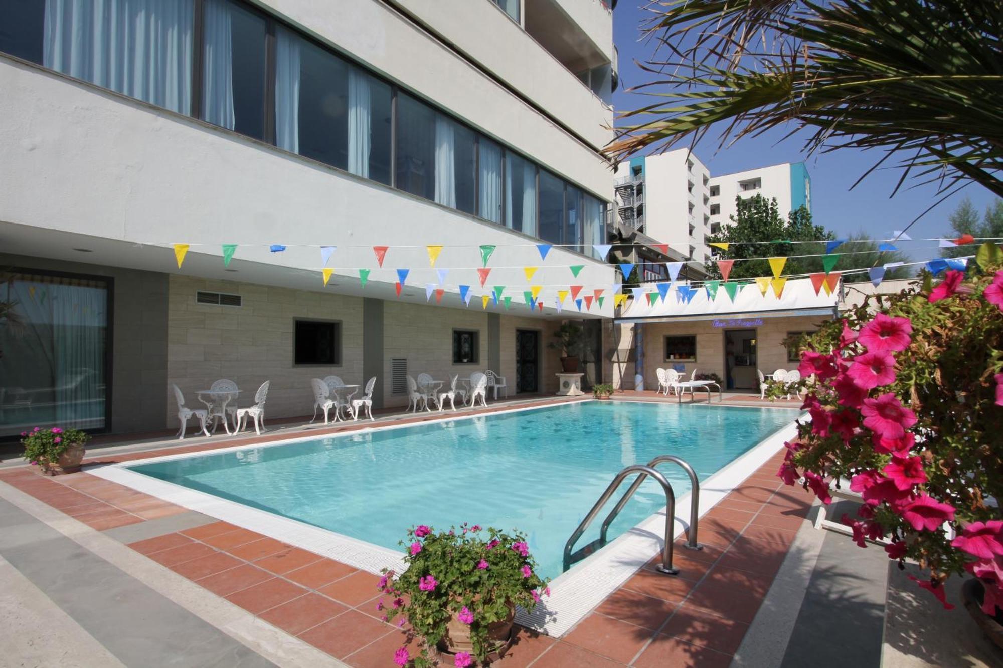 Hotel Promenade Montesilvano Marina Екстериор снимка