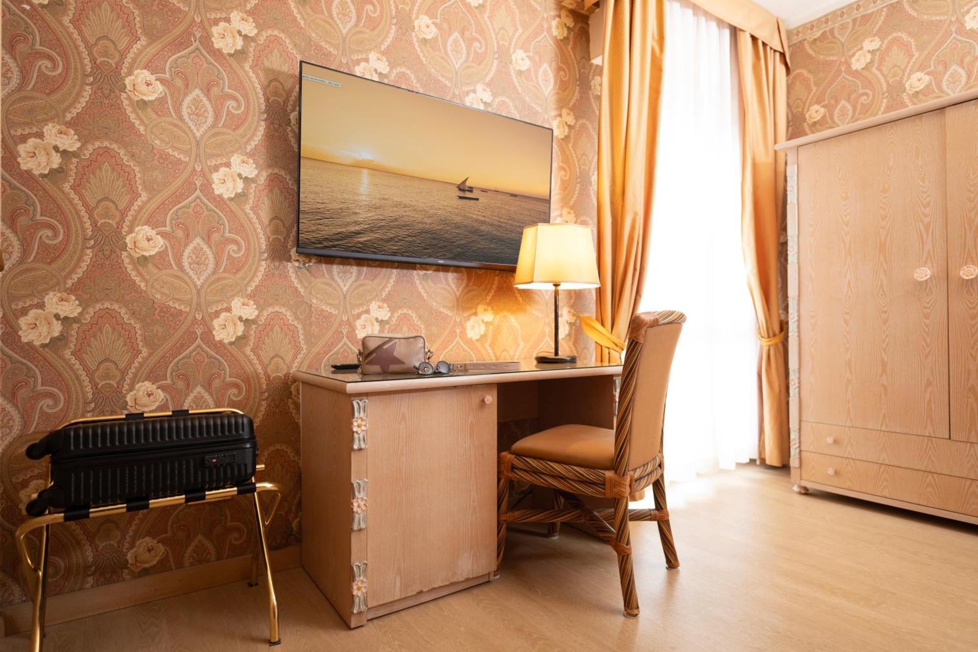 Hotel Promenade Montesilvano Marina Екстериор снимка