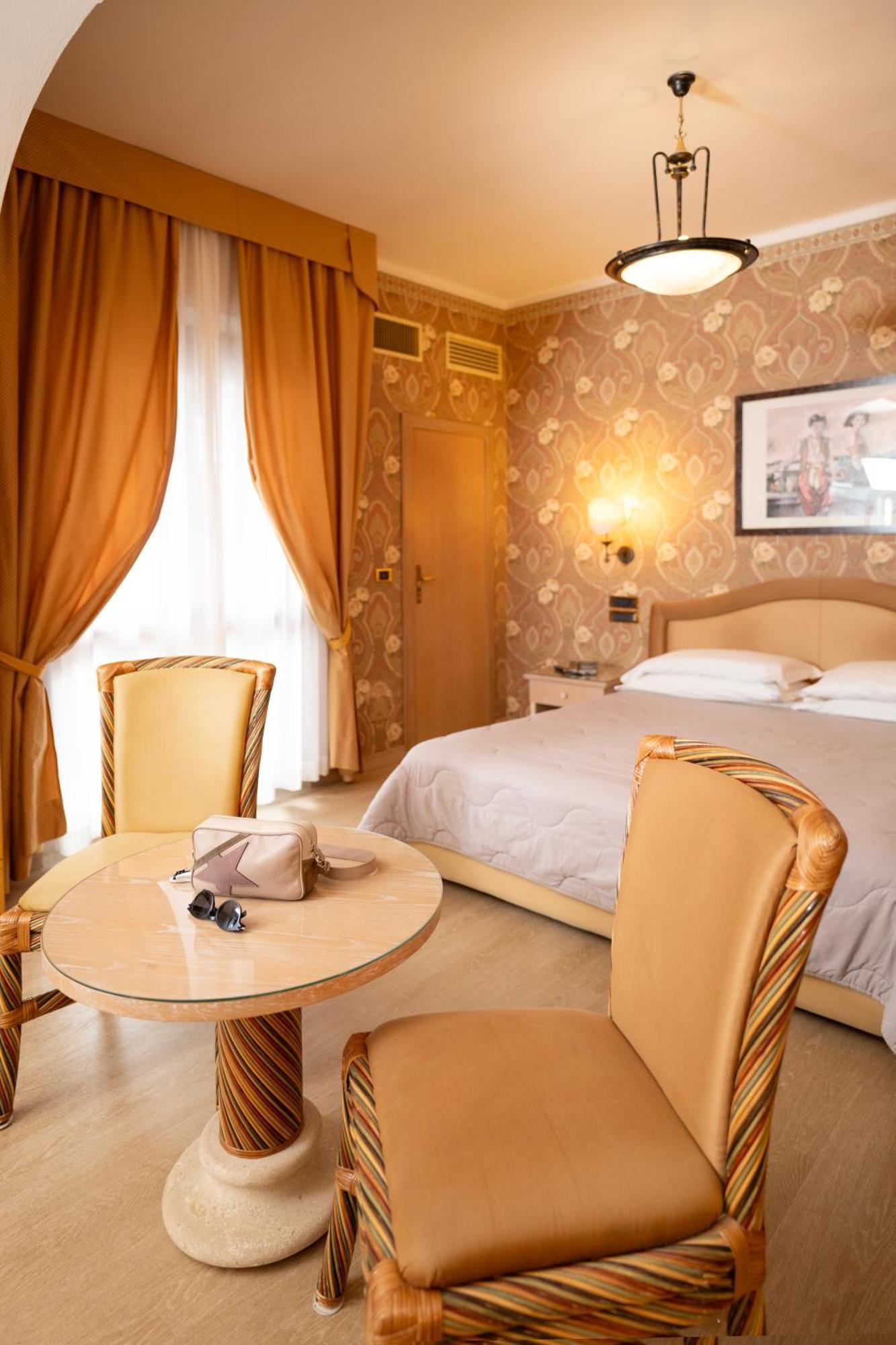 Hotel Promenade Montesilvano Marina Екстериор снимка